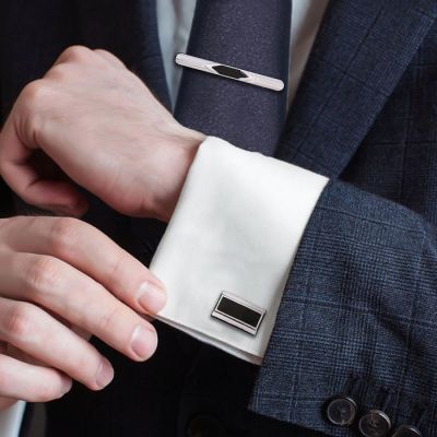 Набор мужской Запонки + зажим для галстука, прям-ник с серой стразой, цвет серебро