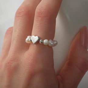 Кольцо сердечко "МИКС камней" (жемчуг крупный, гематит), цвет серебро, 19 размер