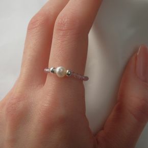 Кольцо бусина "Жемчуг" на шпинели, цвет сиреневый с серебром, 17 размер
