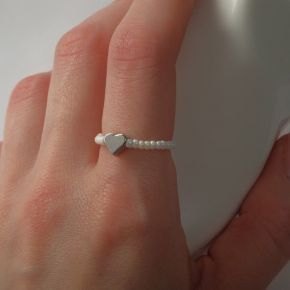 Кольцо сердечко "МИКС камней" (жемчуг мелкий, гематит), цвет серебро, 16 размер