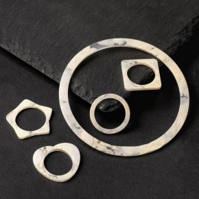 Набор 5 предметов: браслет и 4 кольца из акрила "Тень", цвет бело-бежевый, d=6.3, размер 16, 17