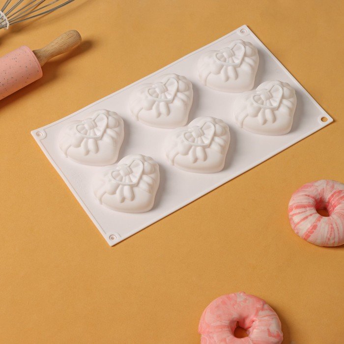 Форма силиконовая для выпечки и муссовых десертов KONFINETTA «Сердце с бантом», 19×17×6,5 см, 6 ячеек (7,1×6×2,5 см), цвет белый