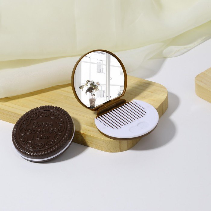 Зеркало складное «Шоколадное чудо», с расчёской, d = 6,6 см, цвет МИКС