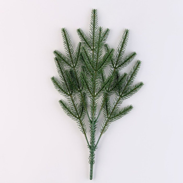 Еловая ветка зелёная, размер: 44 × 26 см, 1 шт.