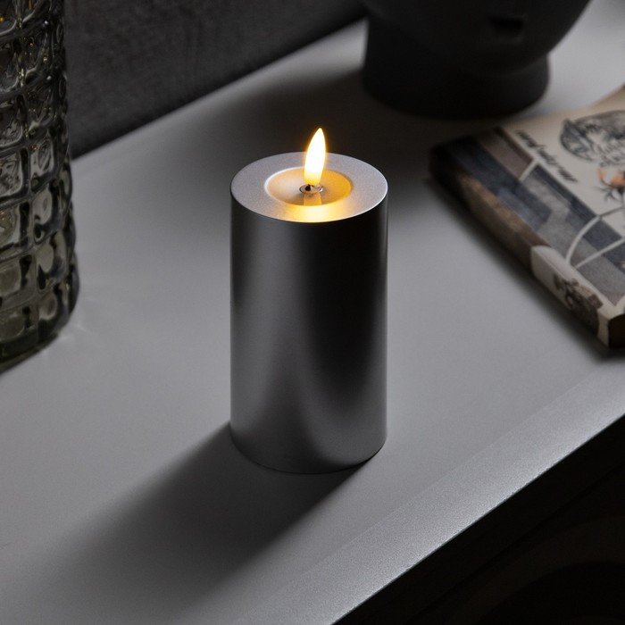 Светодиодная свеча серебристая, 7 × 15 × 7 см, пластик, батарейки ААх2 (не в комплекте), свечение тёплое белое