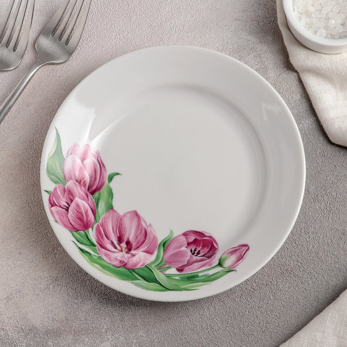 Тарелка «Розовые тюльпаны», d=17,5 см, белая, фарфор
