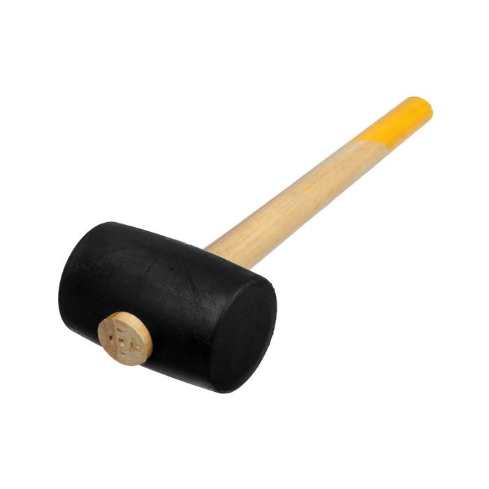 Киянка ТУНДРА, деревянная рукоятка, черная резина, 65 мм, 680 г