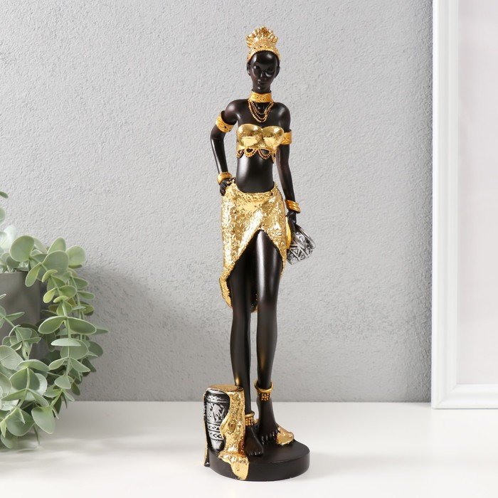 Сувенир полистоун "Африканка в золотом с кувшином в руке" 7х7х29 см