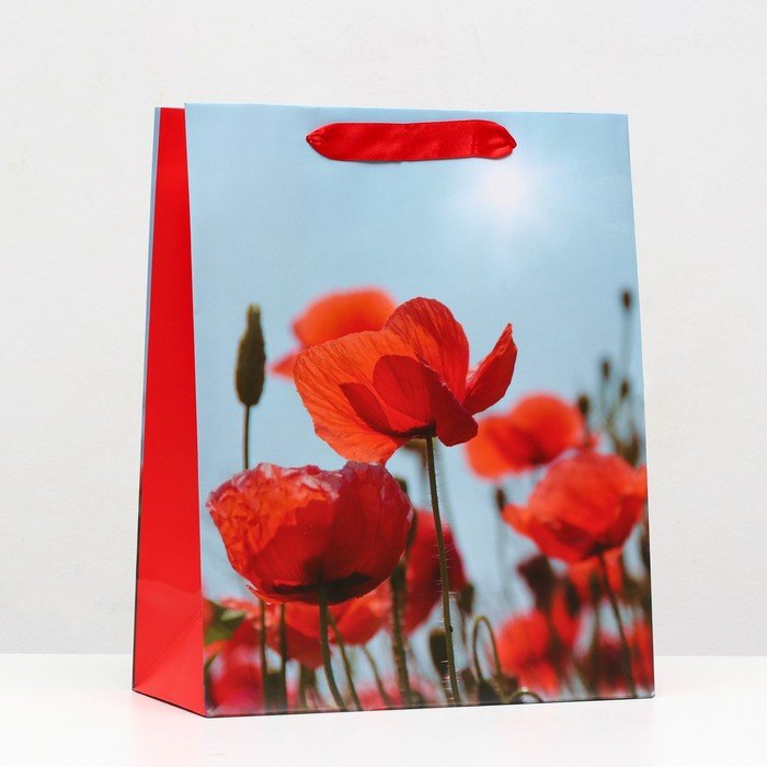 Пакет ламинированный «Красные цветы» 26 x 32 x 12 см