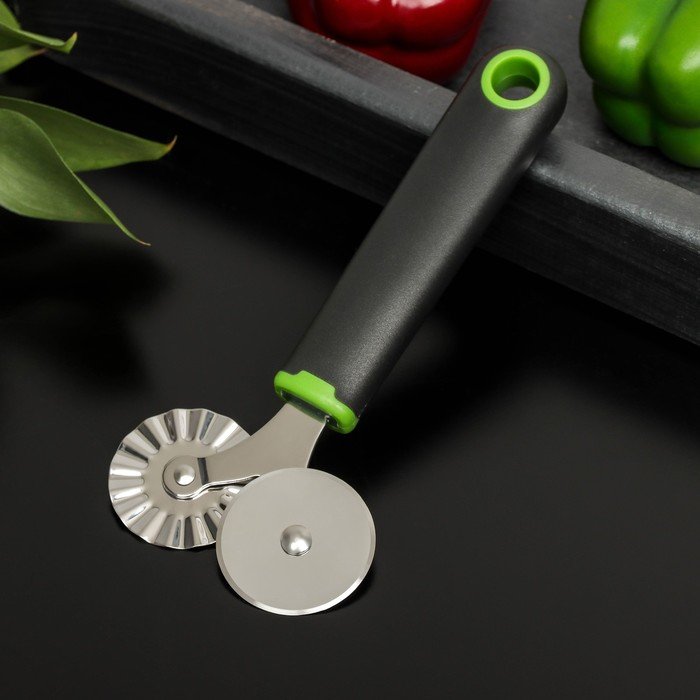 Нож для пиццы и теста двухсторонний Доляна Lime, 17×7,5 см, цвет чёрно-зелёный