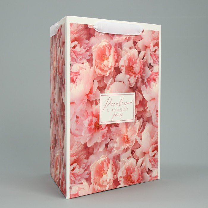 Пакет для цветов треугольный «Расцветай», 23,5 × 30 × 20,5 см