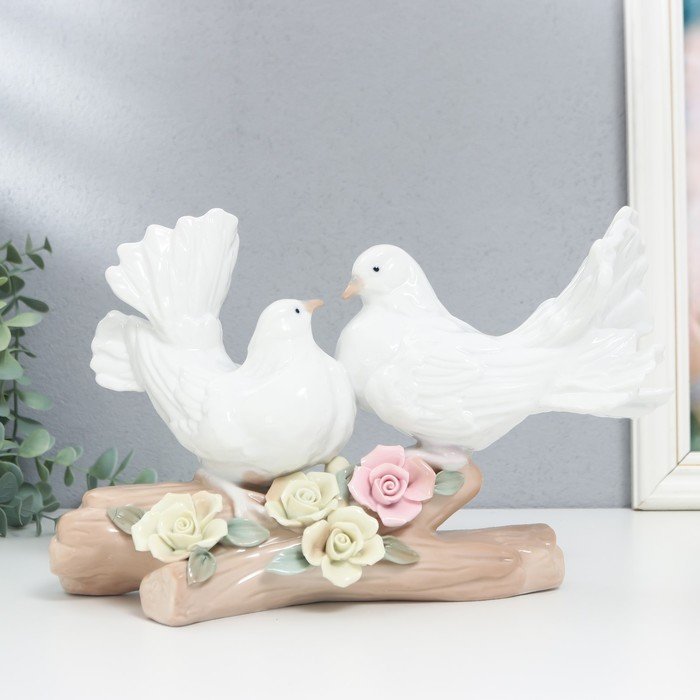 Сувенир керамика "Два голубя на ветке с цветами" 28 см