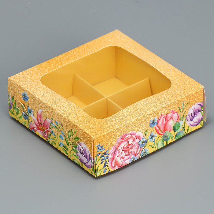 Коробка под 4 конфеты «Цветы», 10.5 х 10.5 х 3.5 см