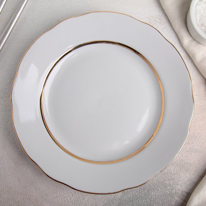 Тарелка «Оливки», d=20 см, цвет белый с золотой отводкой