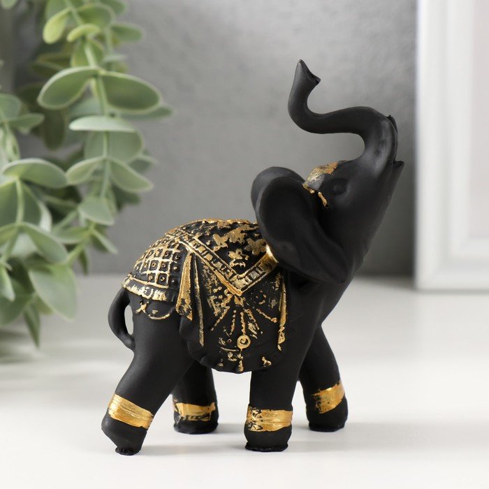Сувенир полистоун "Чёрный слон в золотой богатой попоне" 8х5х10,5 см