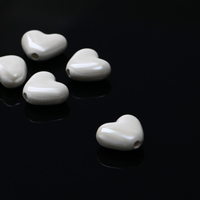 Бусина керамическая "Сердце" перламутровое, 1,5*1,7*0,5см,  (набор 5 шт), цвет белый